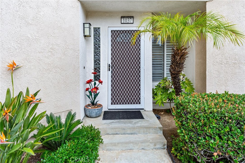 1037 S Daybreak Court Property Photo 4