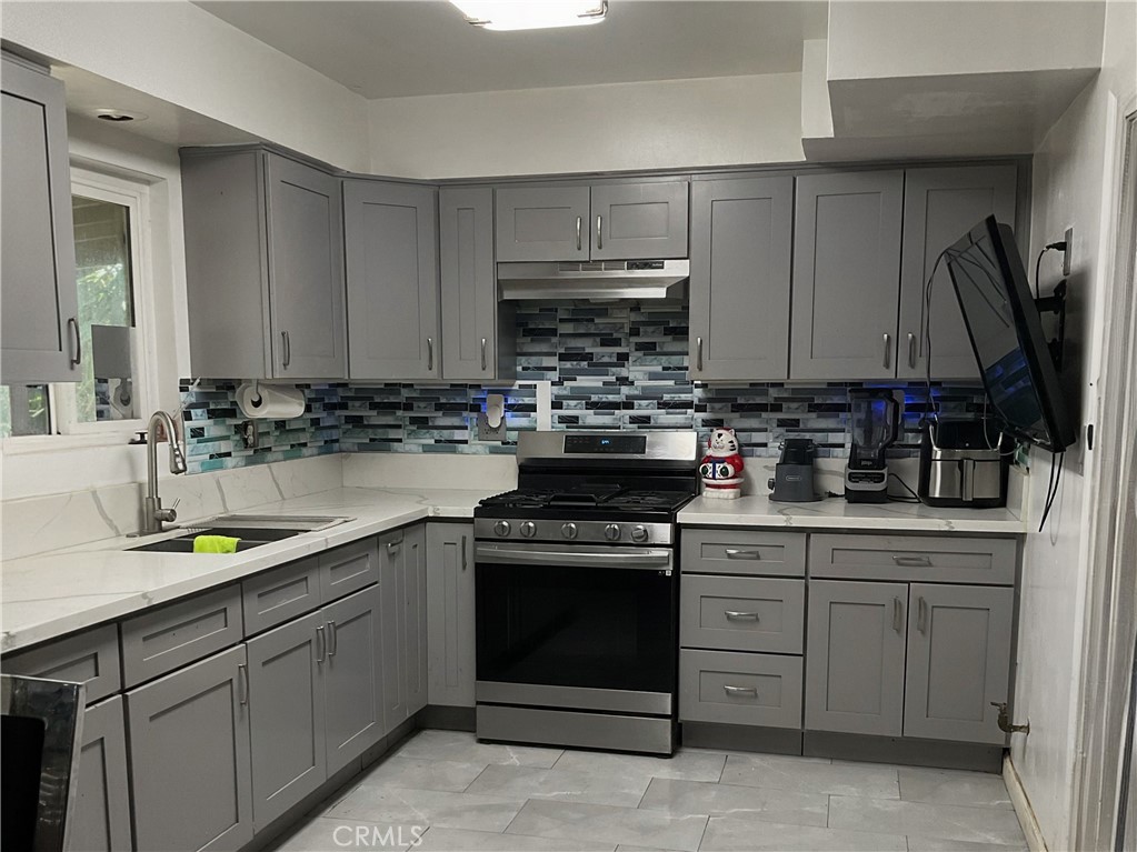 17669 Pinedale Property Photo 4