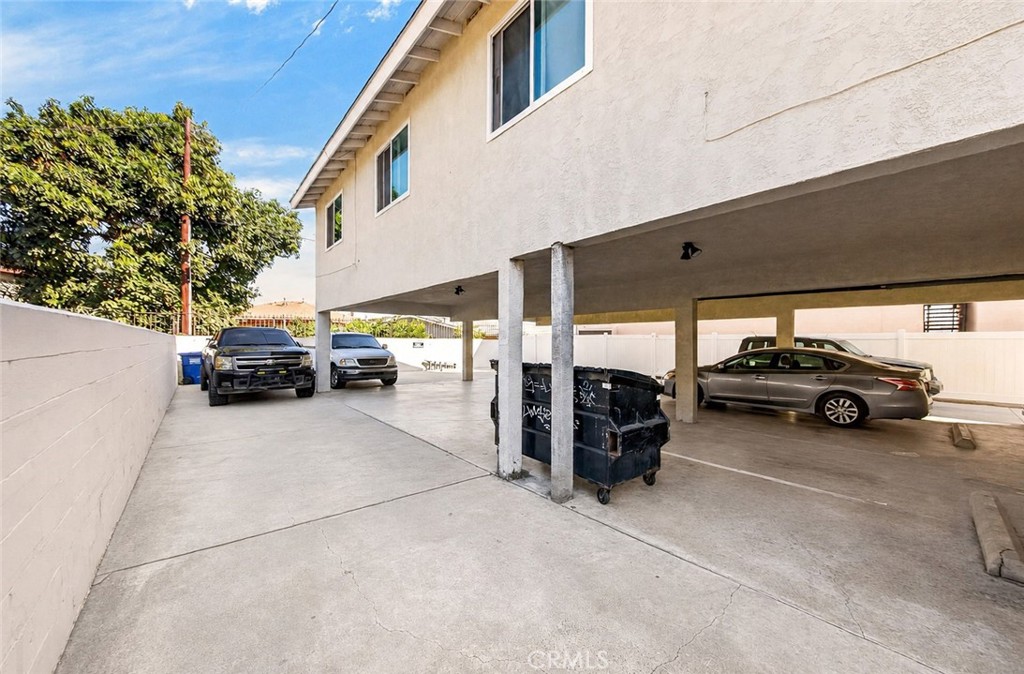 1527 Torrance Property Photo 3