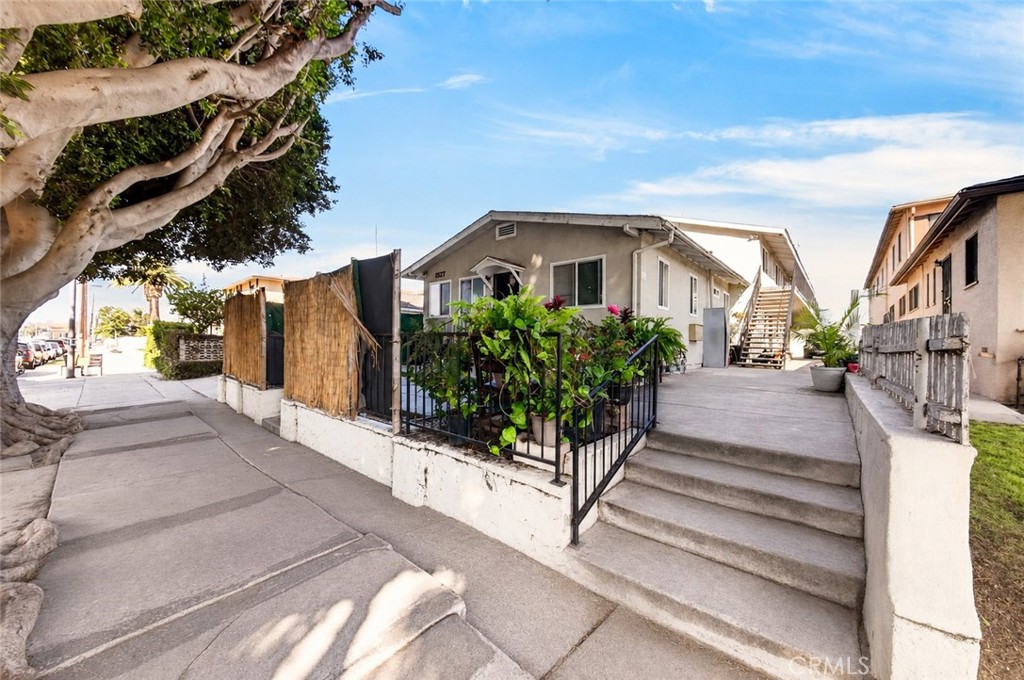 1527 Torrance Property Photo 4