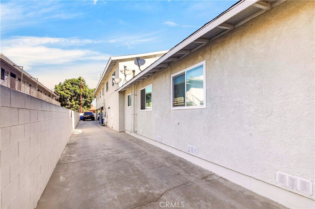 1527 Torrance Property Photo 5