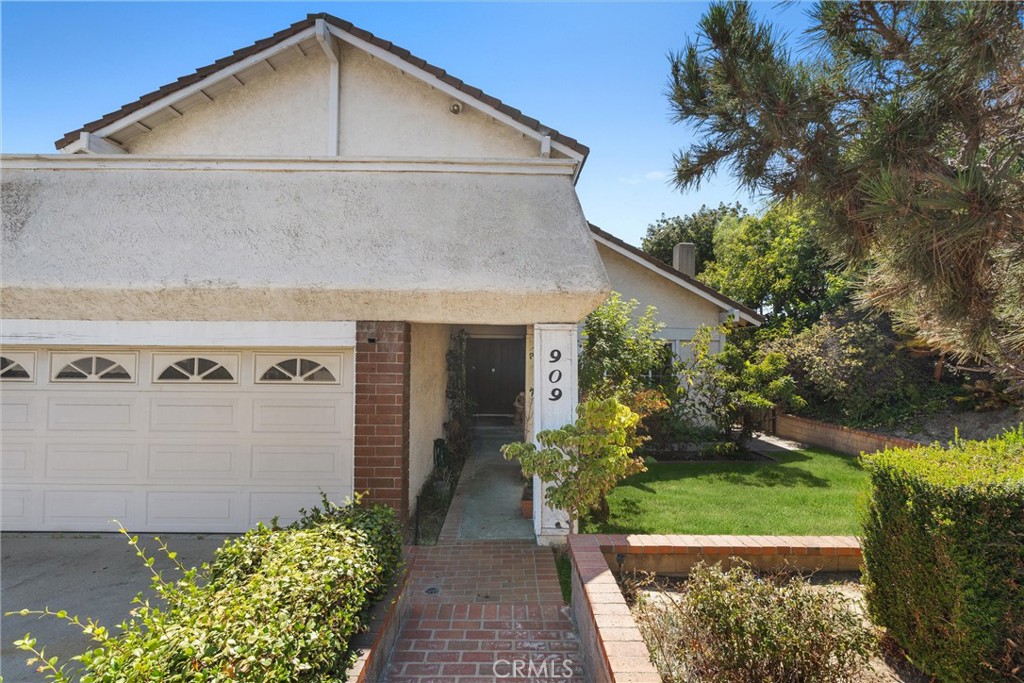 909 Lexington Property Photo 1