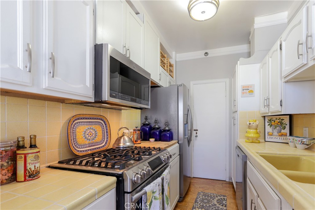 800 E Ocean 1203 Property Photo 17