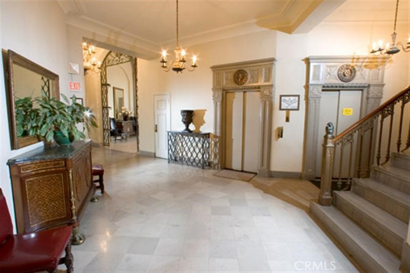 800 E Ocean 1203 Property Photo 25