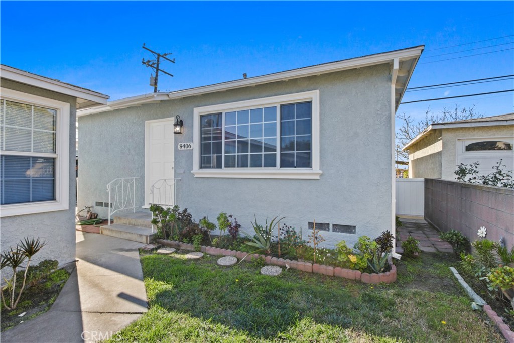 8408 Cleta Property Photo 1