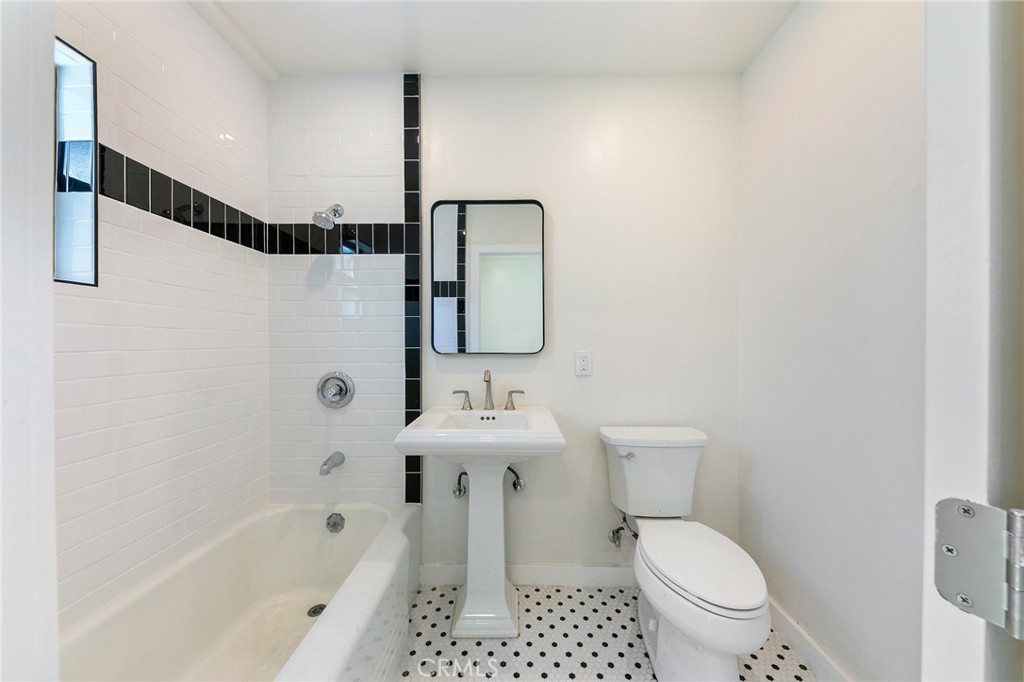 1317 E 1st Property Photo 31