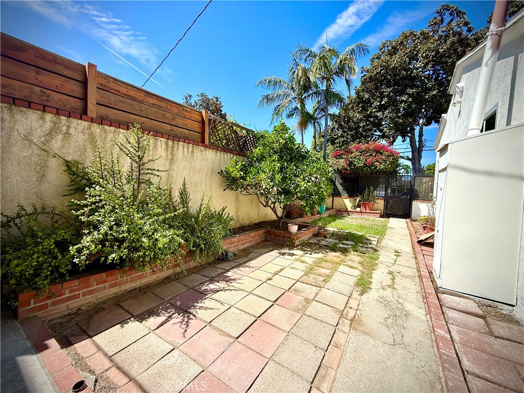 472 W Burnett Property Photo 23