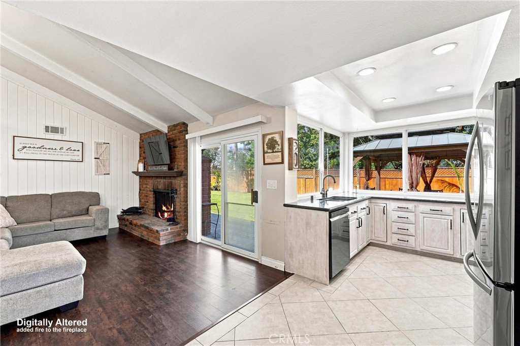 25711 Chrisanta Drive Property Photo 9