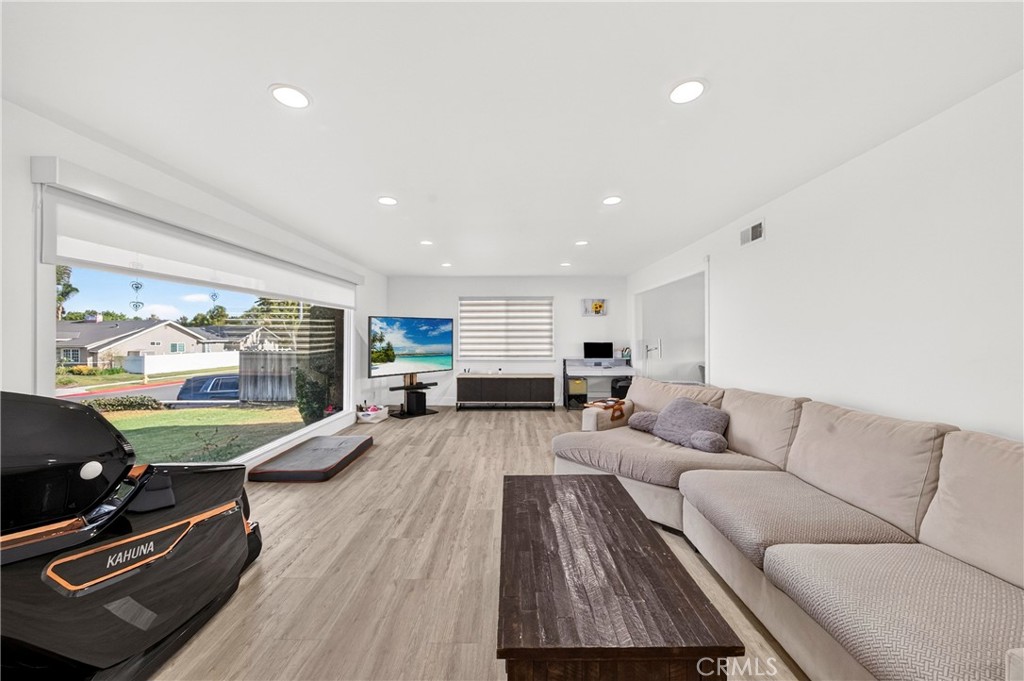 1701 Sunrise Property Photo 4
