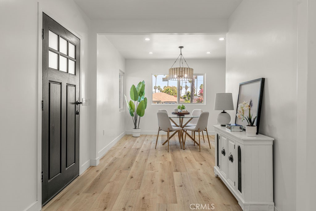 5419 S Rimpau Property Photo 4