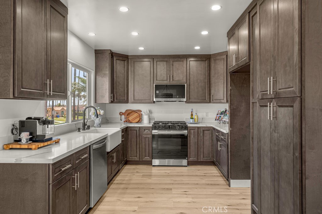 5419 S Rimpau Property Photo 7