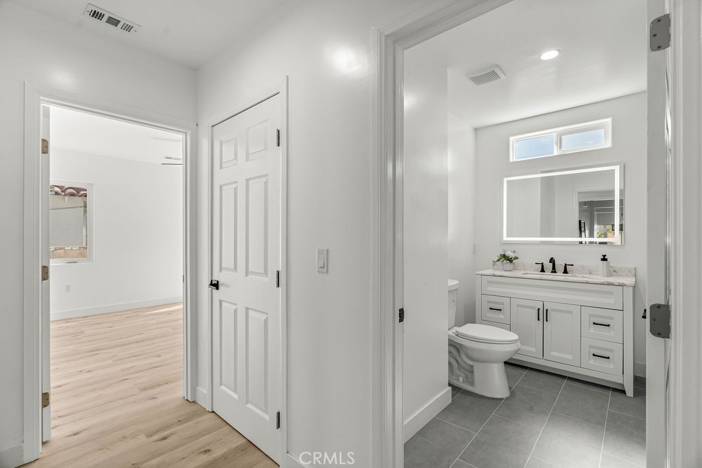 5419 S Rimpau Property Photo 15