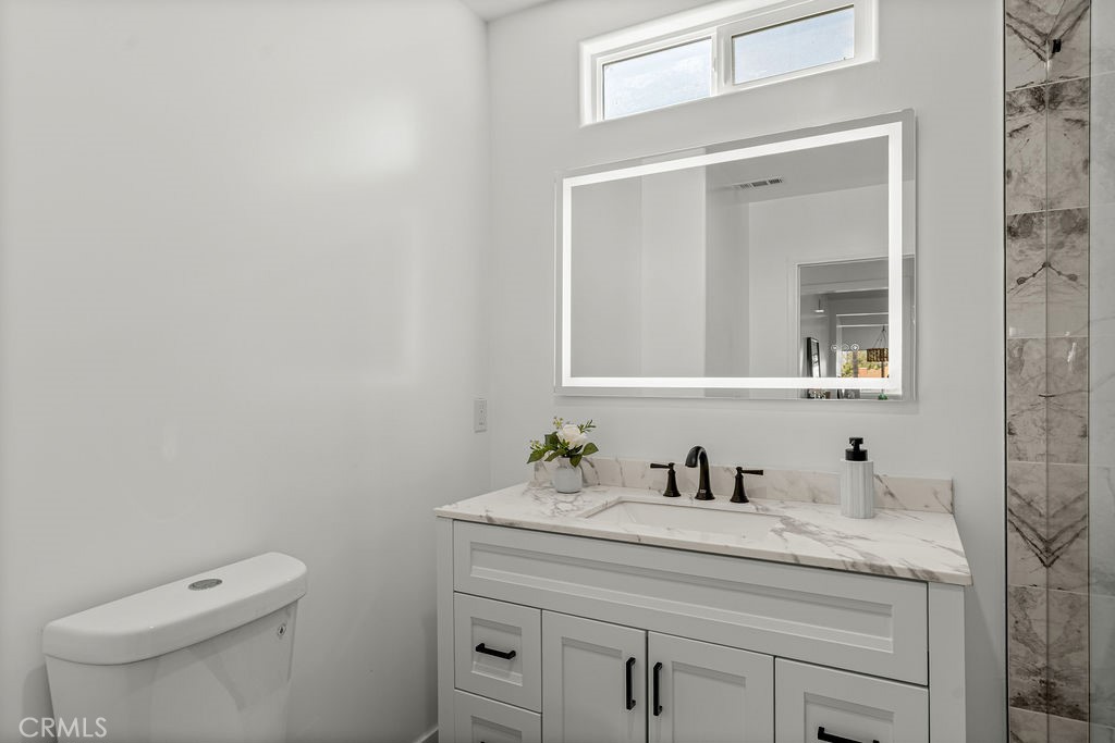 5419 S Rimpau Property Photo 16