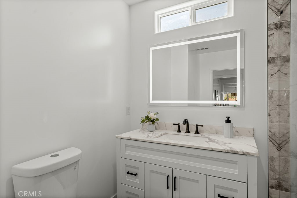 5419 S Rimpau Property Photo 16