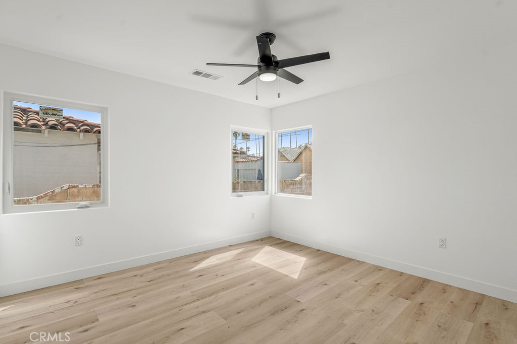 5419 S Rimpau Property Photo 22