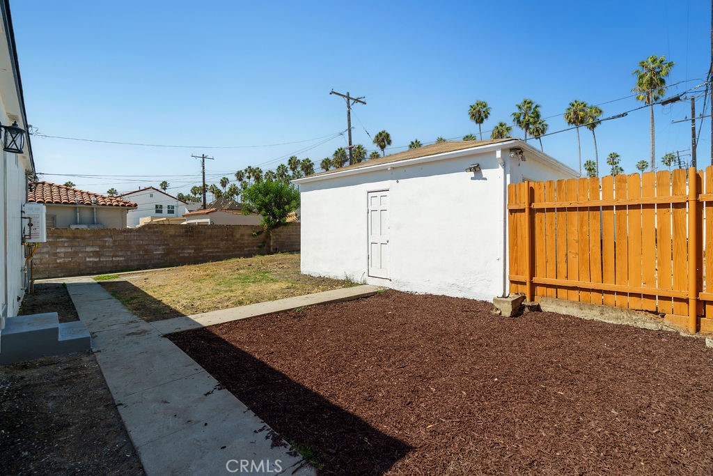 5419 S Rimpau Property Photo 28