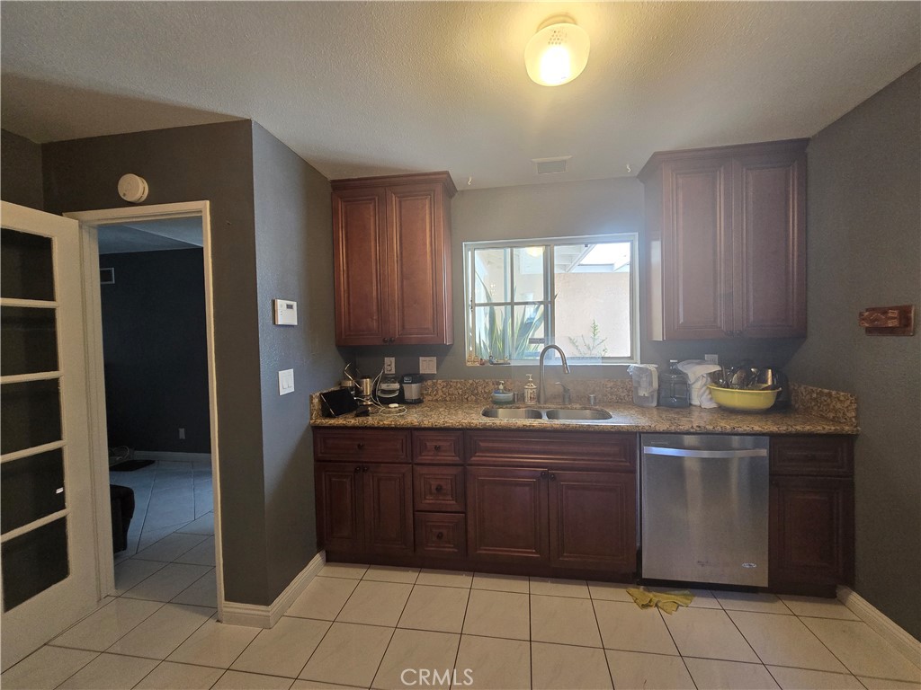 9802 Kern Avenue Property Photo 12