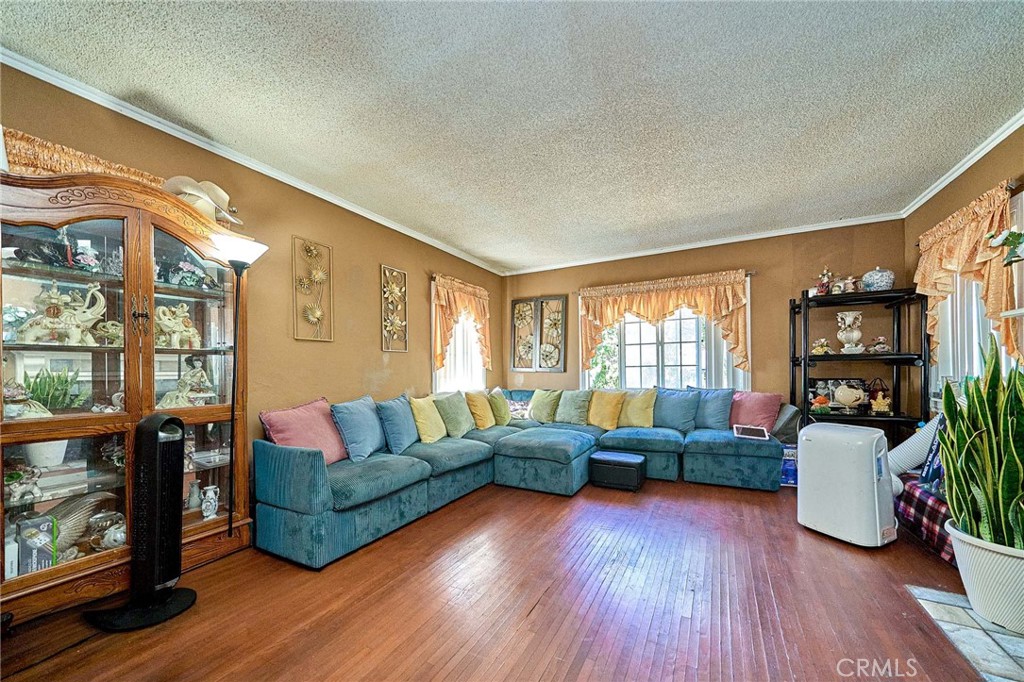 1390 W 33rd Street Property Photo 8
