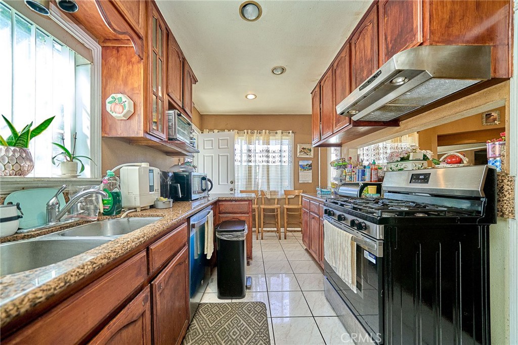 1390 W 33rd Street Property Photo 16