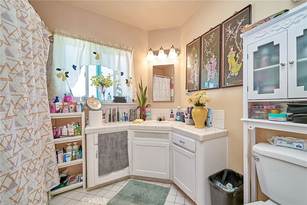 1390 W 33rd Street Property Photo 20