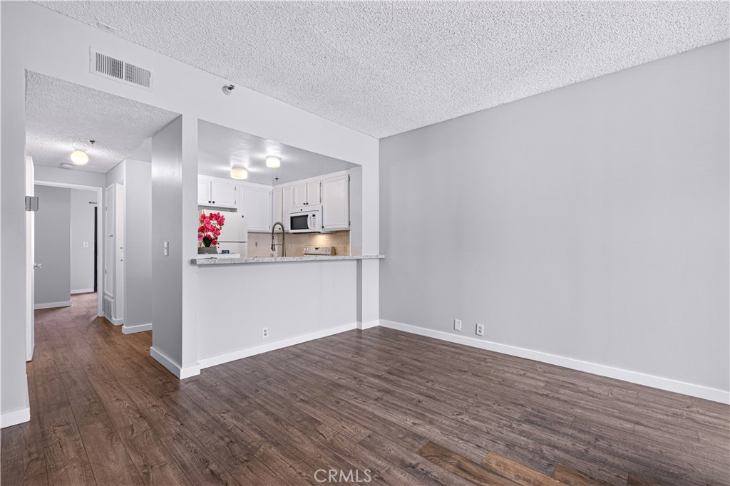730 W 4th Street 308 Property Photo 1