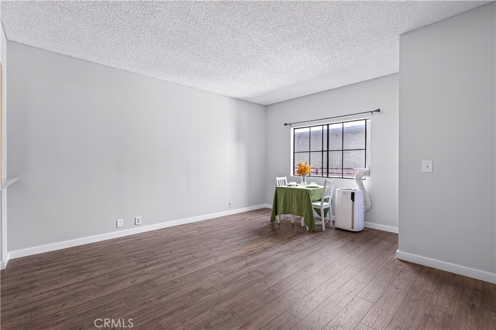 730 W 4th Street 308 Property Photo 4