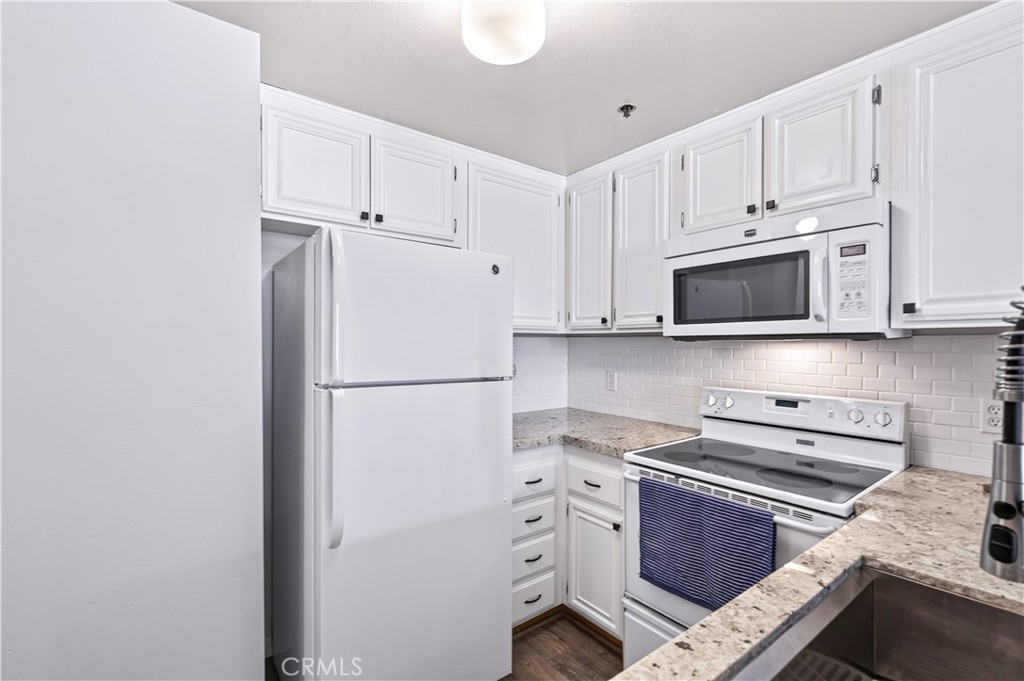 730 W 4th Street 308 Property Photo 6