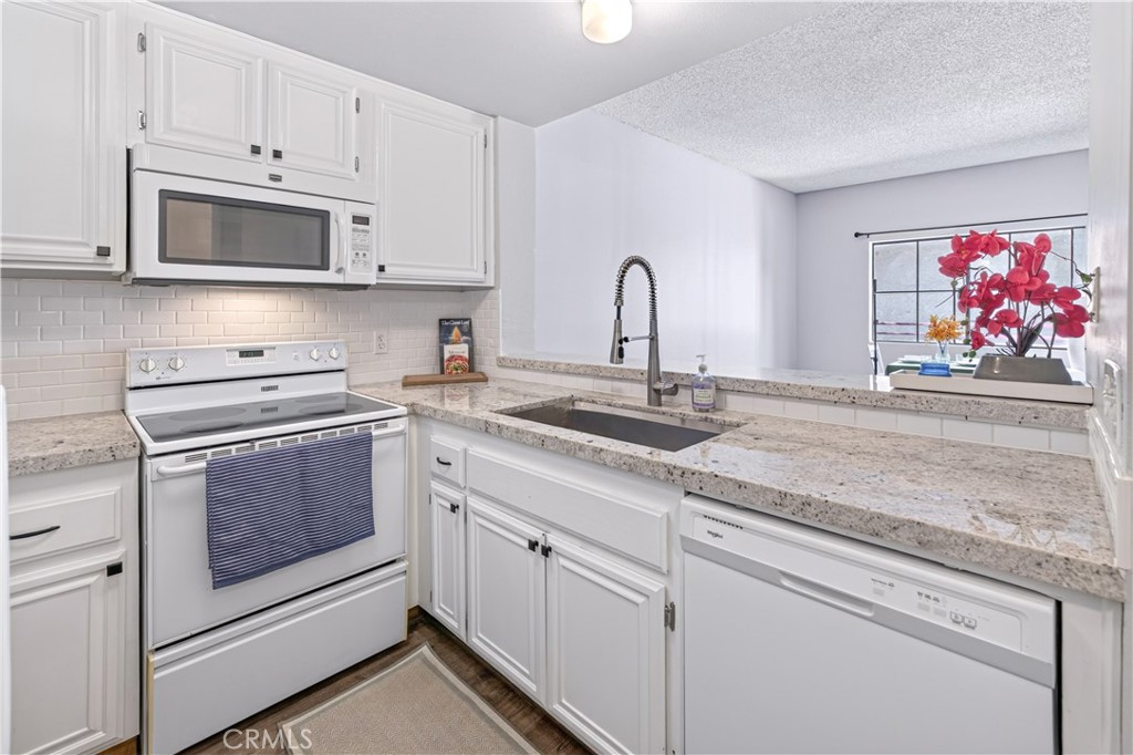 730 W 4th Street 308 Property Photo 7