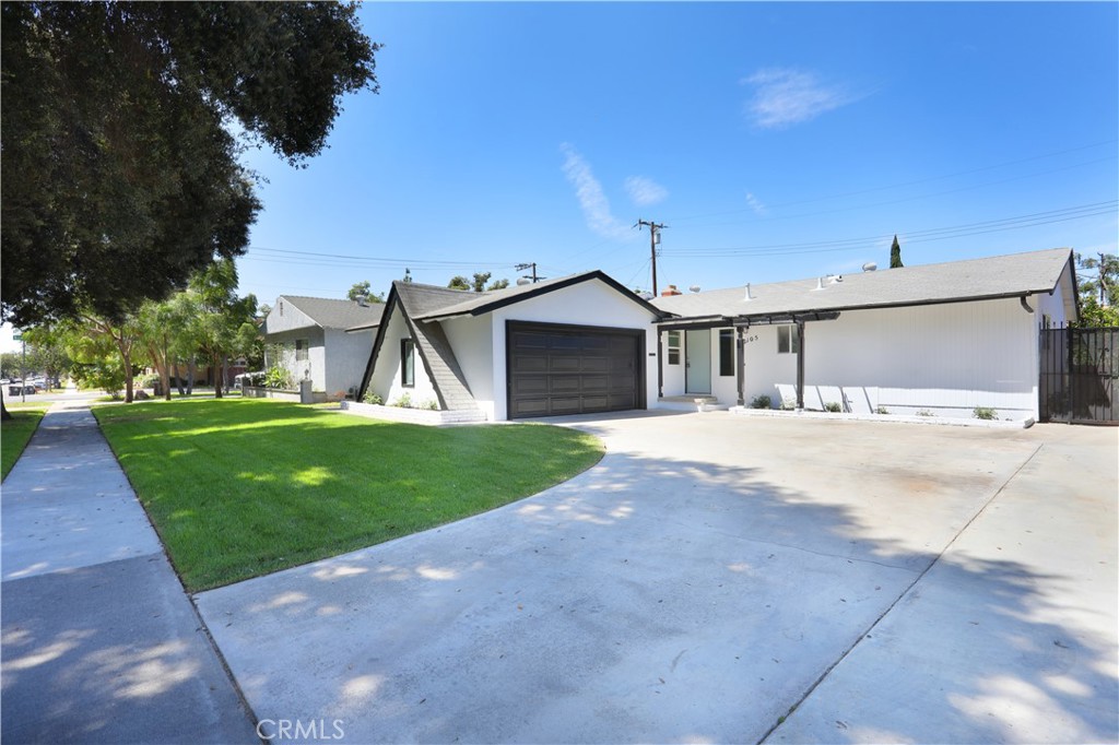 2105 W Hall Property Photo 2