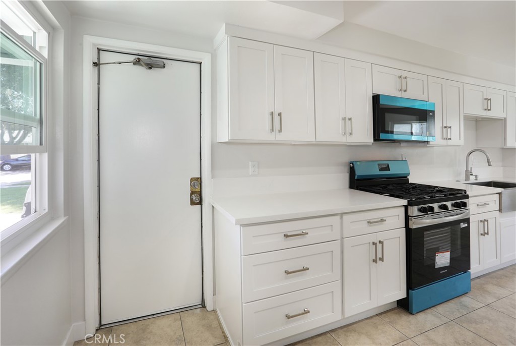 2105 W Hall Property Photo 8