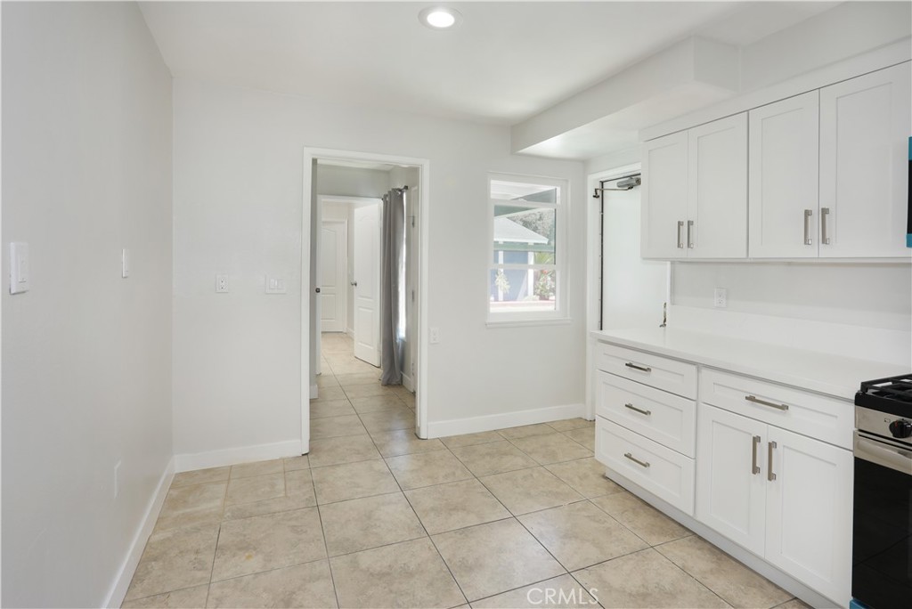 2105 W Hall Property Photo 10