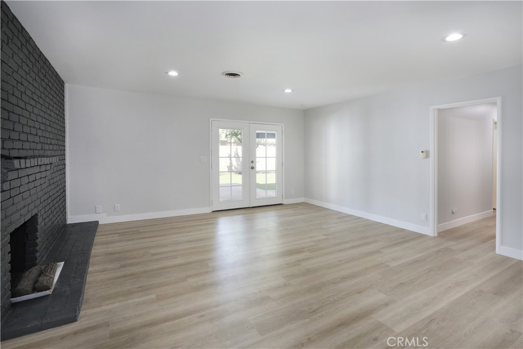 2105 W Hall Property Photo 13