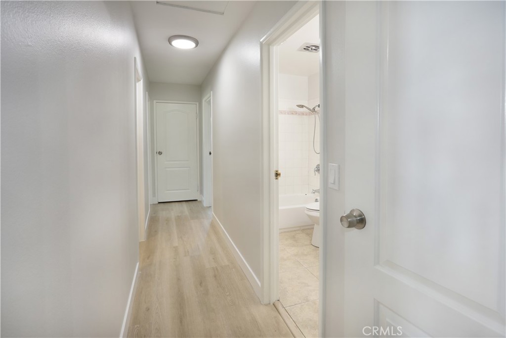 2105 W Hall Property Photo 14