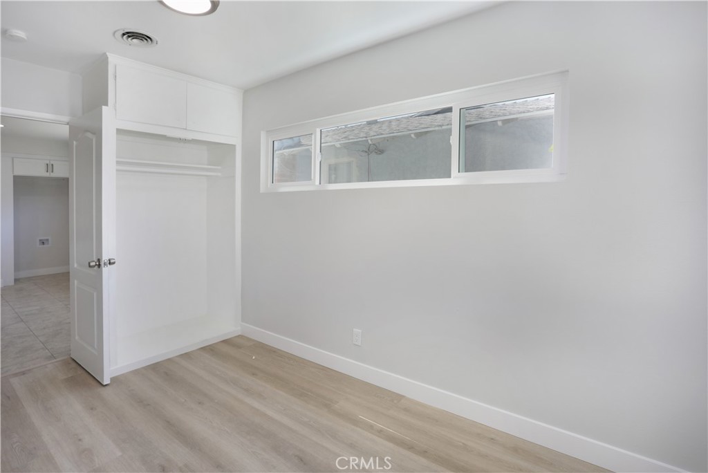 2105 W Hall Property Photo 17