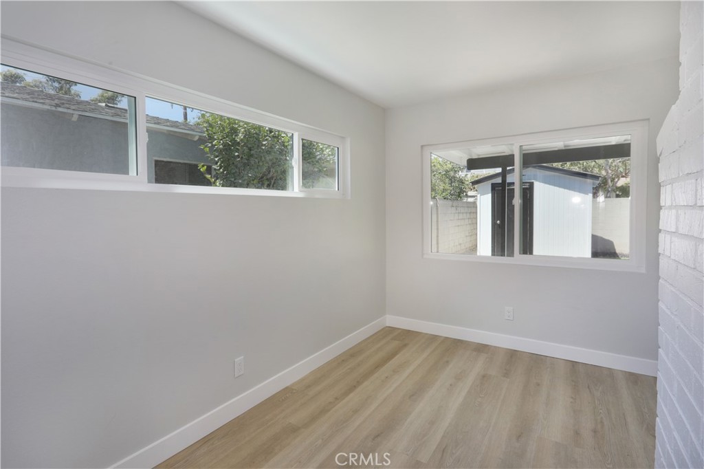 2105 W Hall Property Photo 18