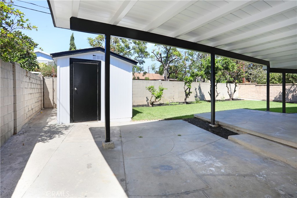 2105 W Hall Property Photo 30