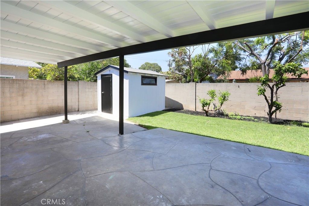 2105 W Hall Property Photo 31