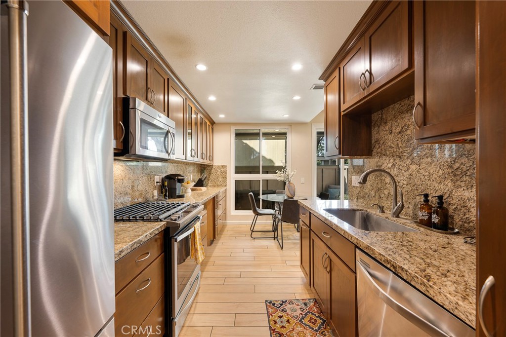 620 N Brea 59 Property Photo 11
