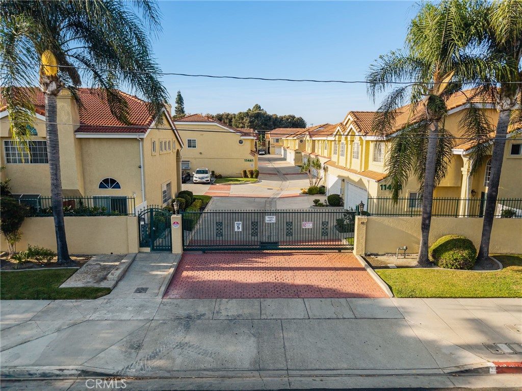 11463 1/2 Excelsior Drive Property Photo 2