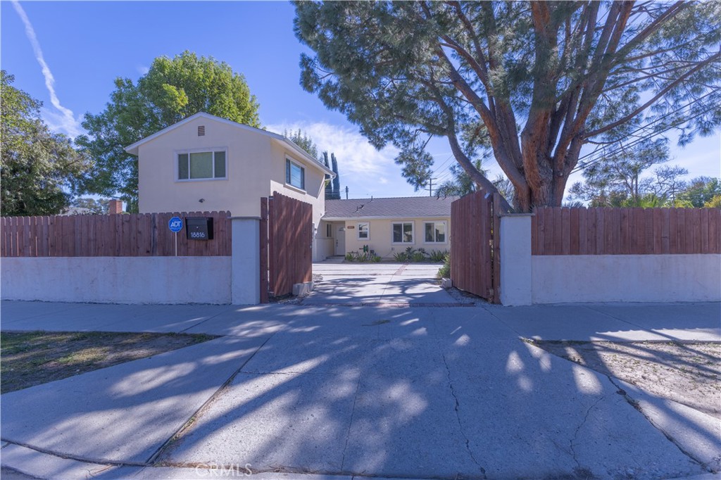 18816 Superior St Property Photo 1