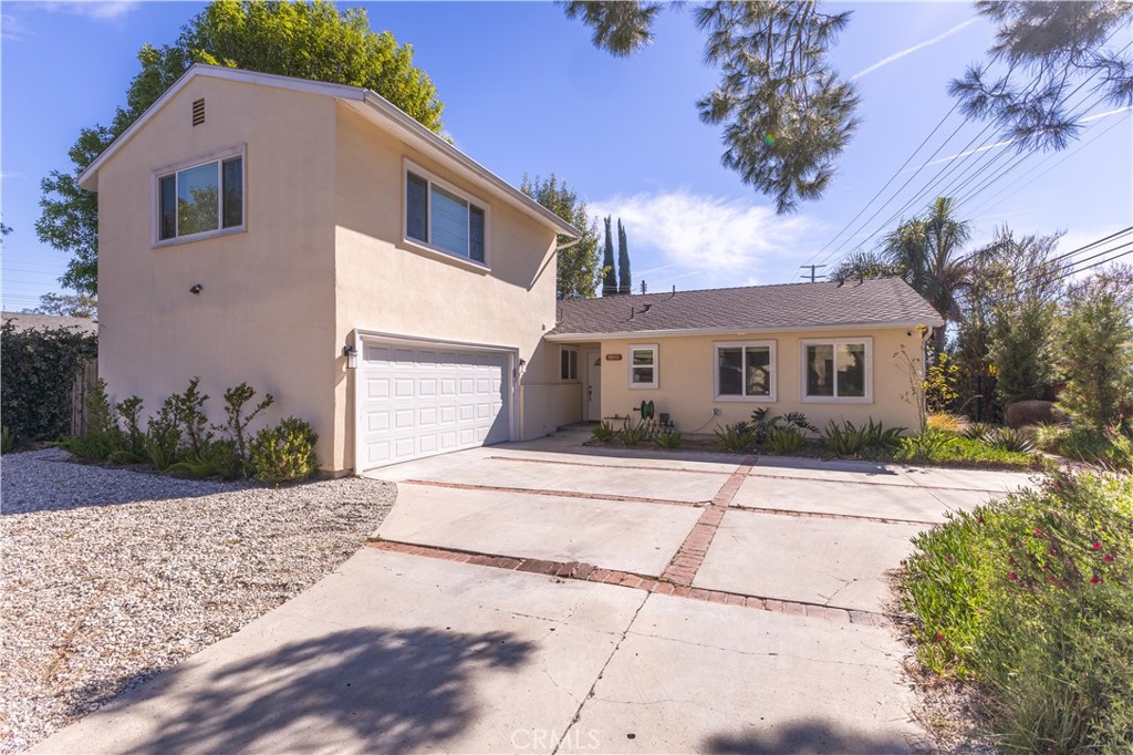18816 Superior St Property Photo 2