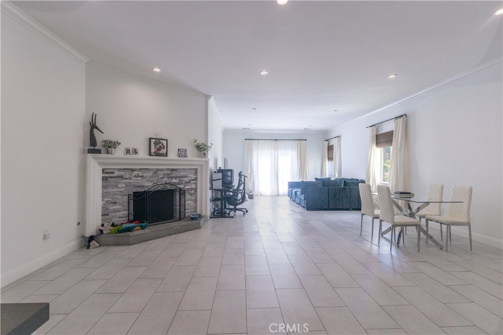 18816 Superior St Property Photo 4