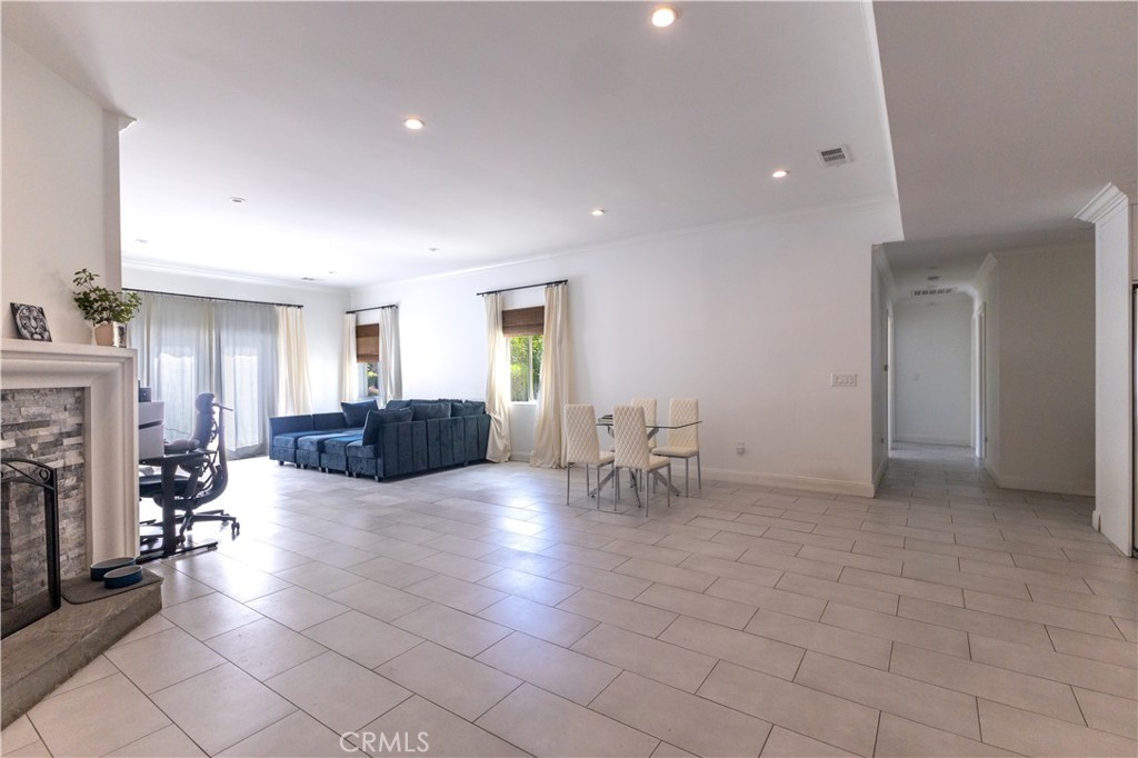 18816 Superior St Property Photo 6