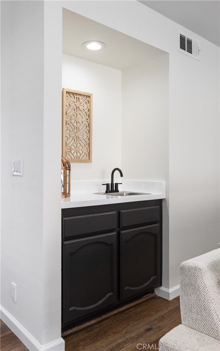 212 Mayfair Property Photo 7