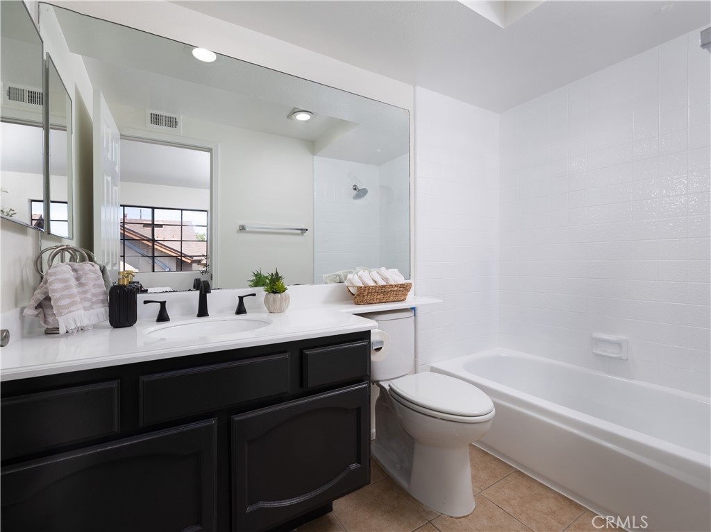 212 Mayfair Property Photo 24