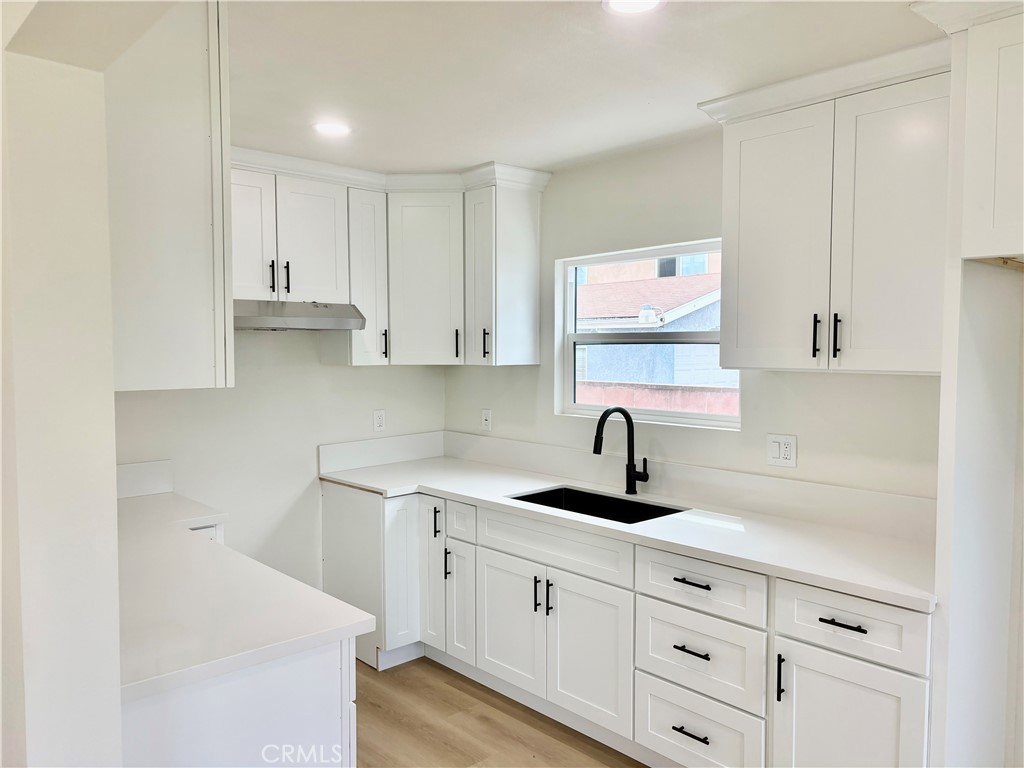 6308 Albany Street Property Photo 5
