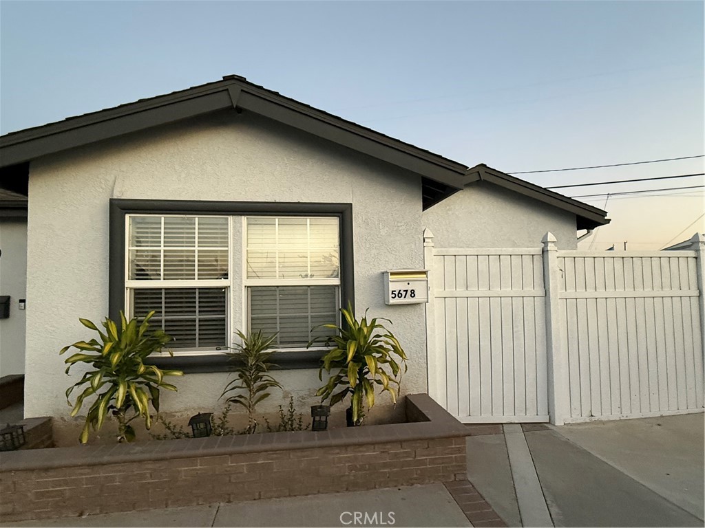 5678 Oak Pl Property Photo 2