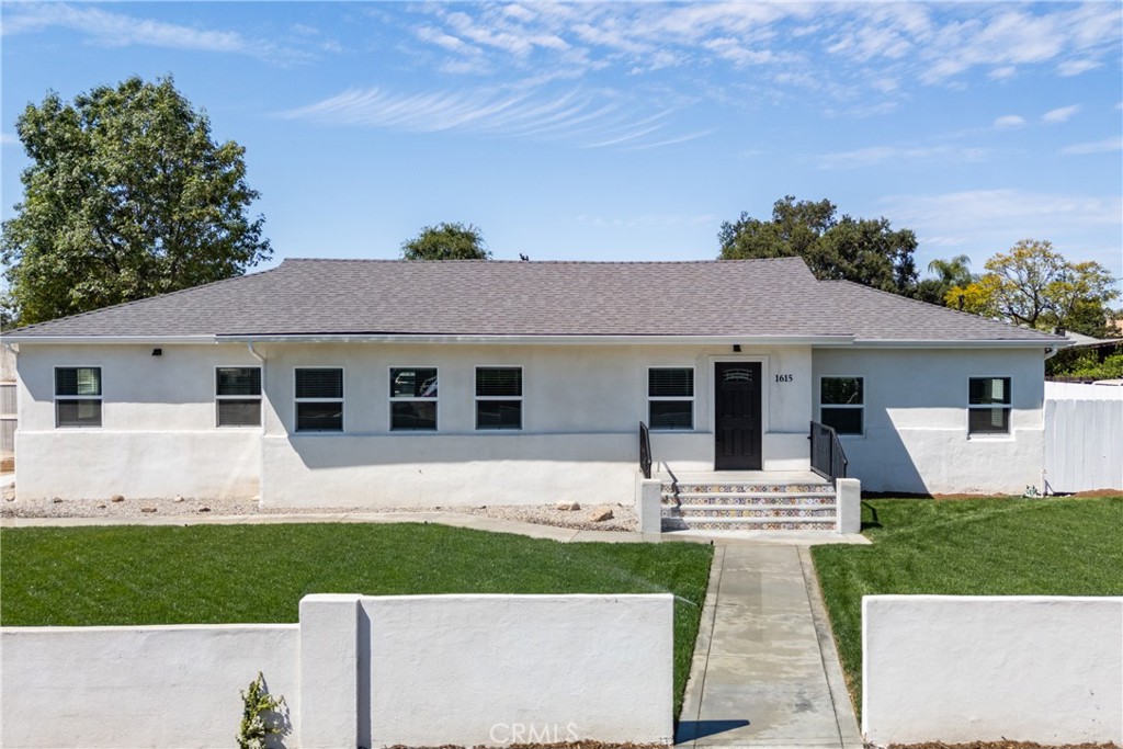 1615 Eastford Property Photo 1