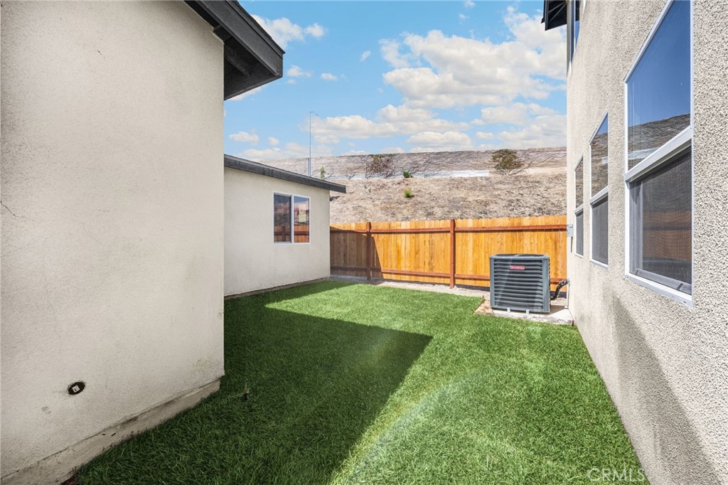 2140 N California Property Photo 5