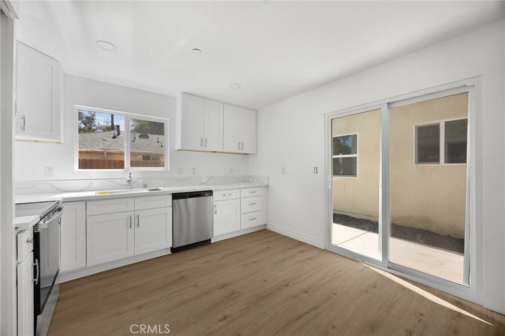 2140 N California Property Photo 8